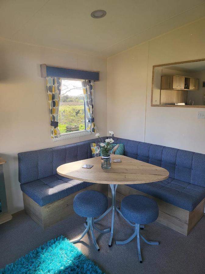 Blackmoor Farm - Caravan 6 Apartment Ludchurch Bagian luar foto